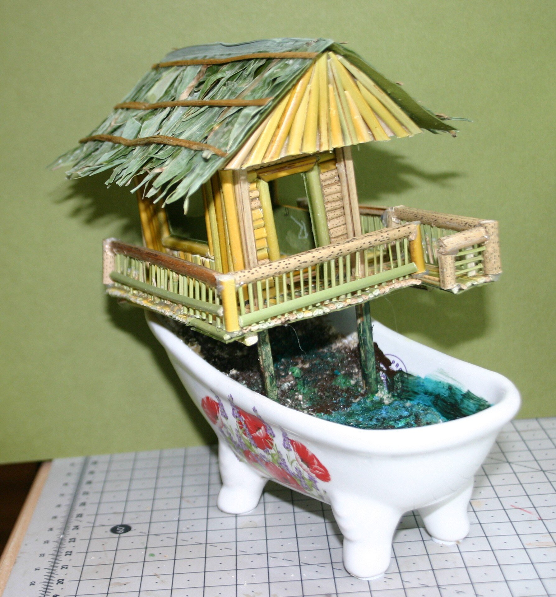 Dried bamboo leaves applied to roof structure