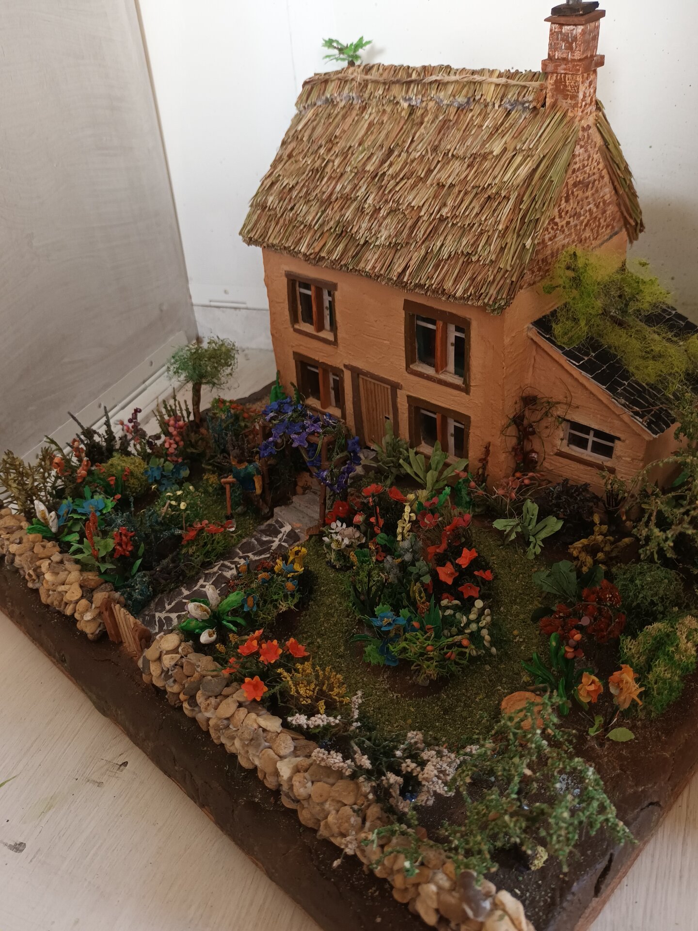 English Country Garden - Gallery Image