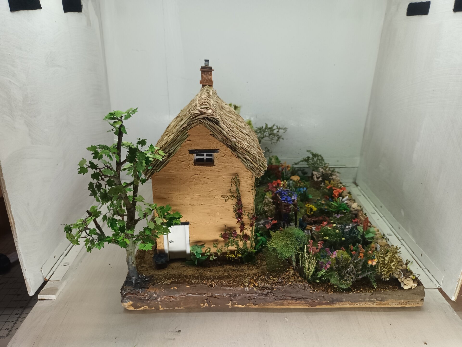 English Country Garden - Gallery Image