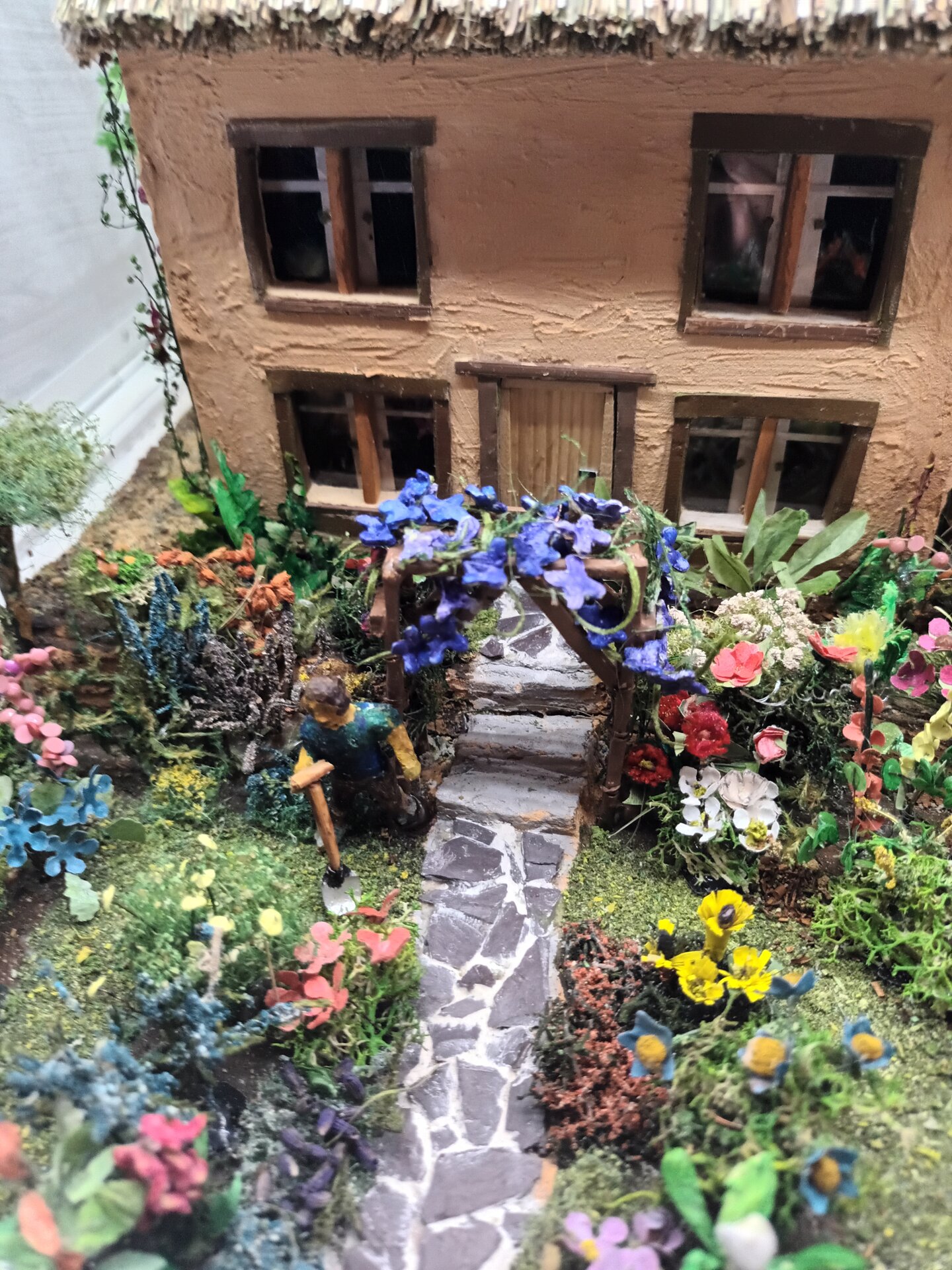 English Country Garden - Gallery Image