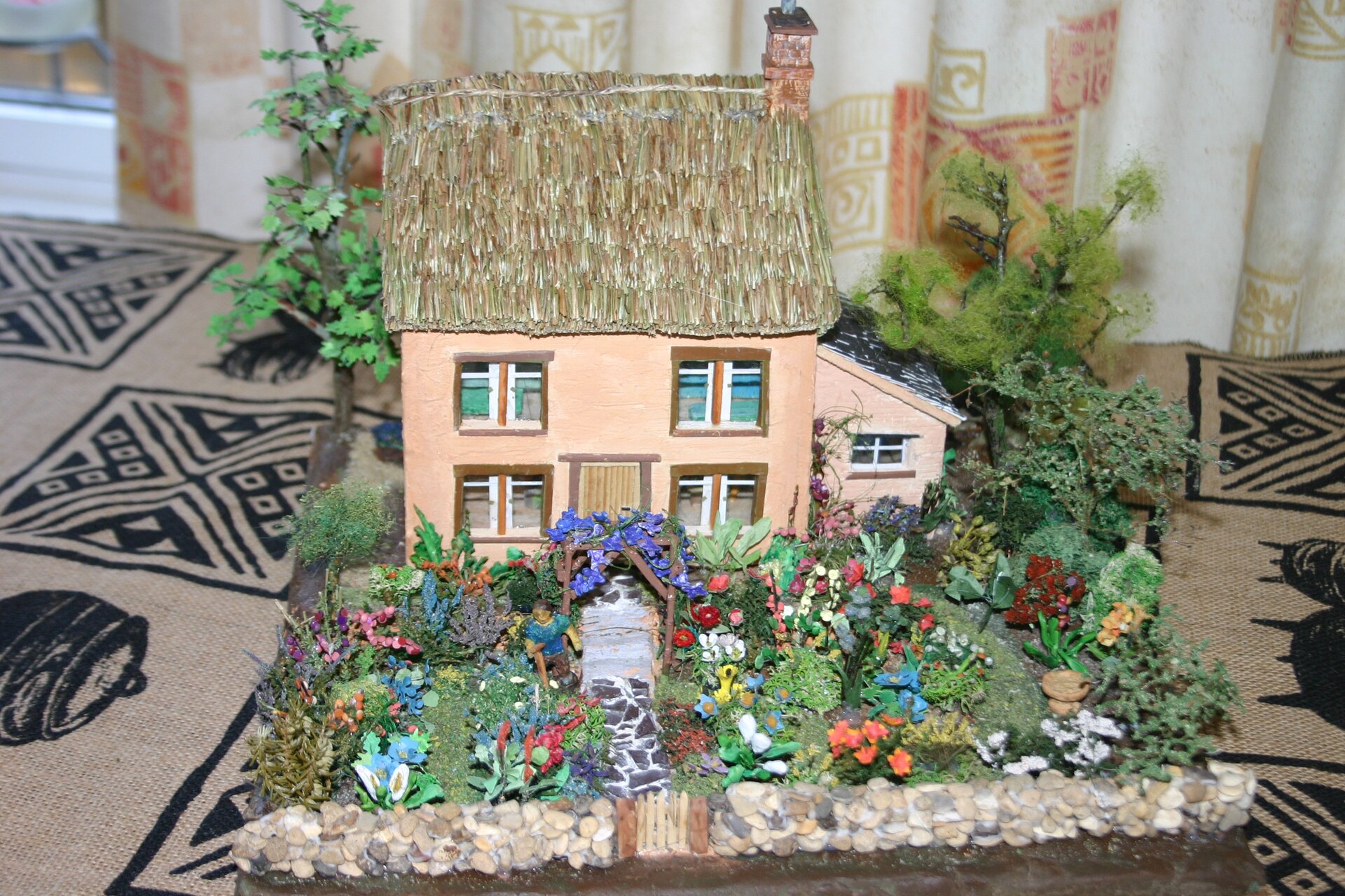 English Country Garden - Gallery Image