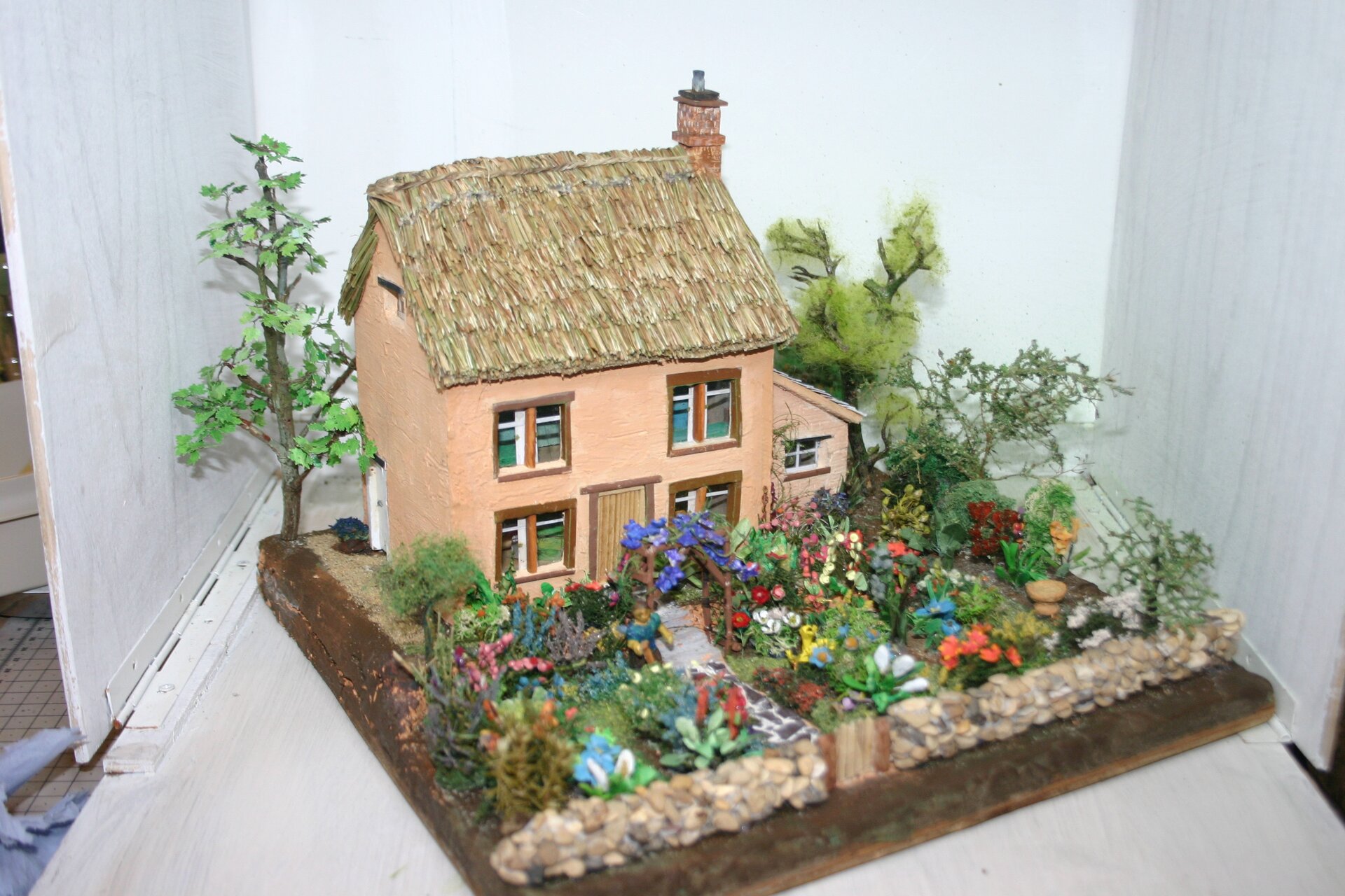 English Country Garden - Gallery Image