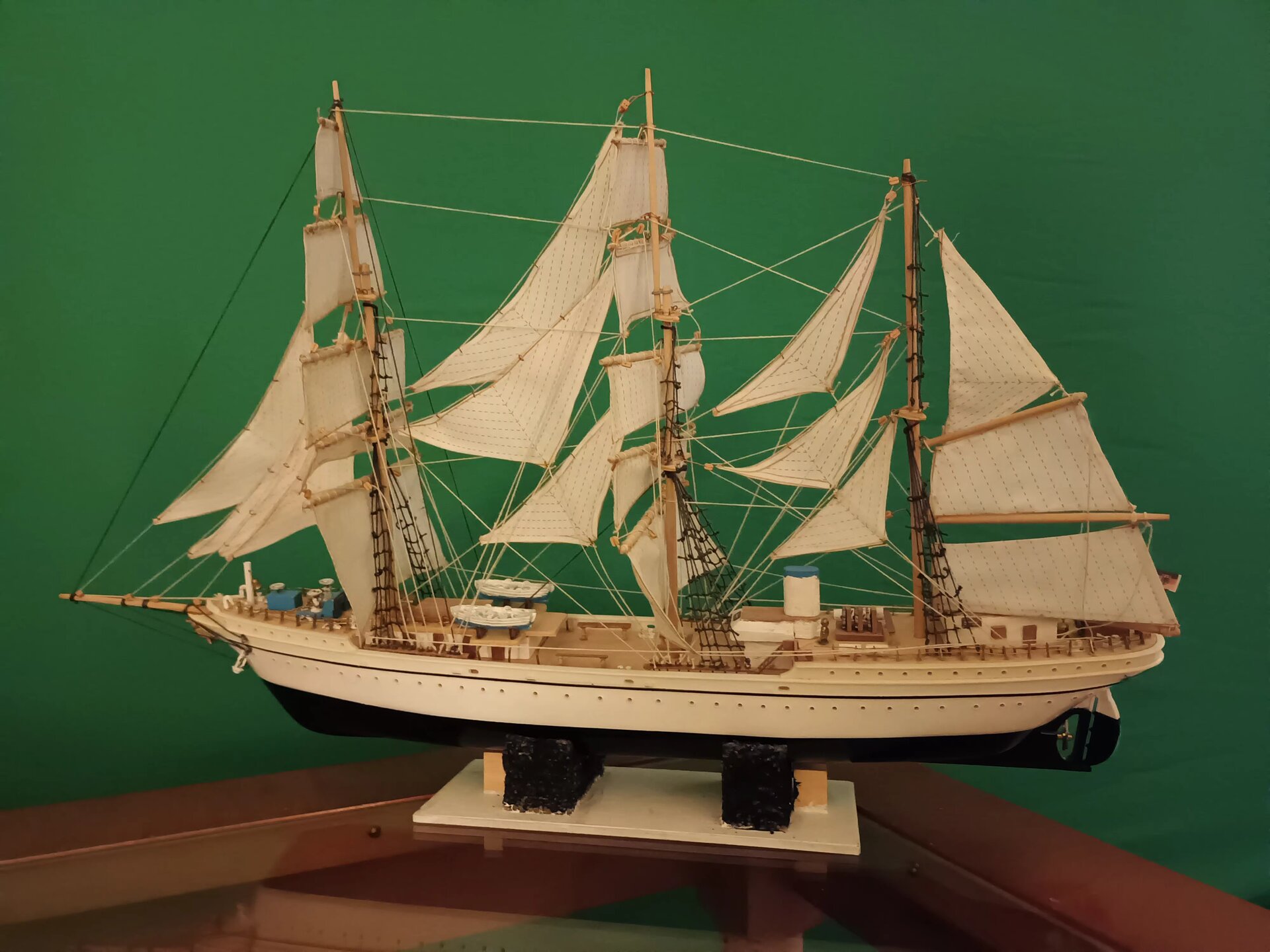 Gorch Fock training ship - Gallery Image